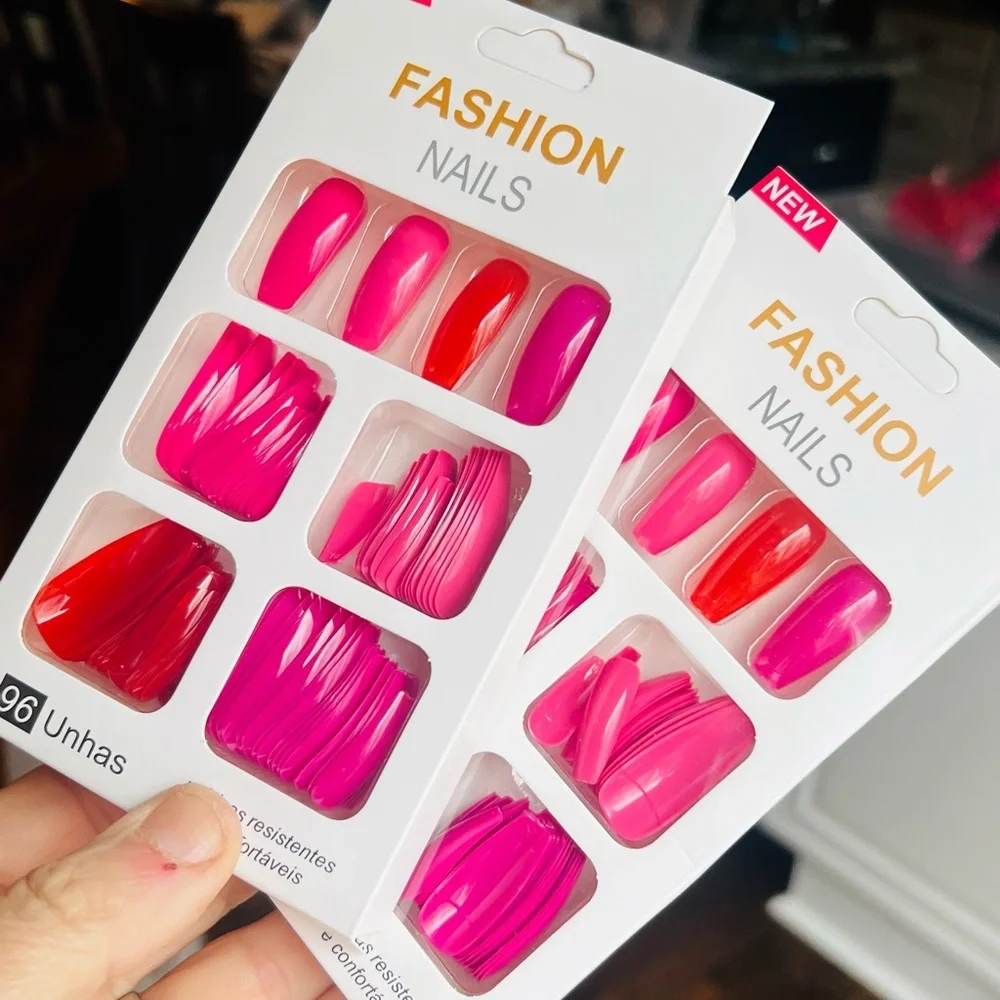 Fashion Nails Press-On Set in Bright Pink & Red 4 colors 192 nails bundle of 2
